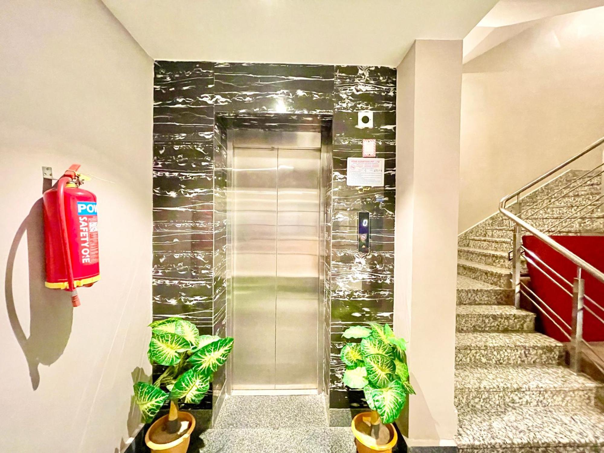 Hotel Rb International ! Puri Near-Sea-Beach-And-Temple Fully-Air-Conditioned-Hotel With-Lift-And-Card Payment Accepted-Parking-Facility, Best Hotel In 普里 外观 照片