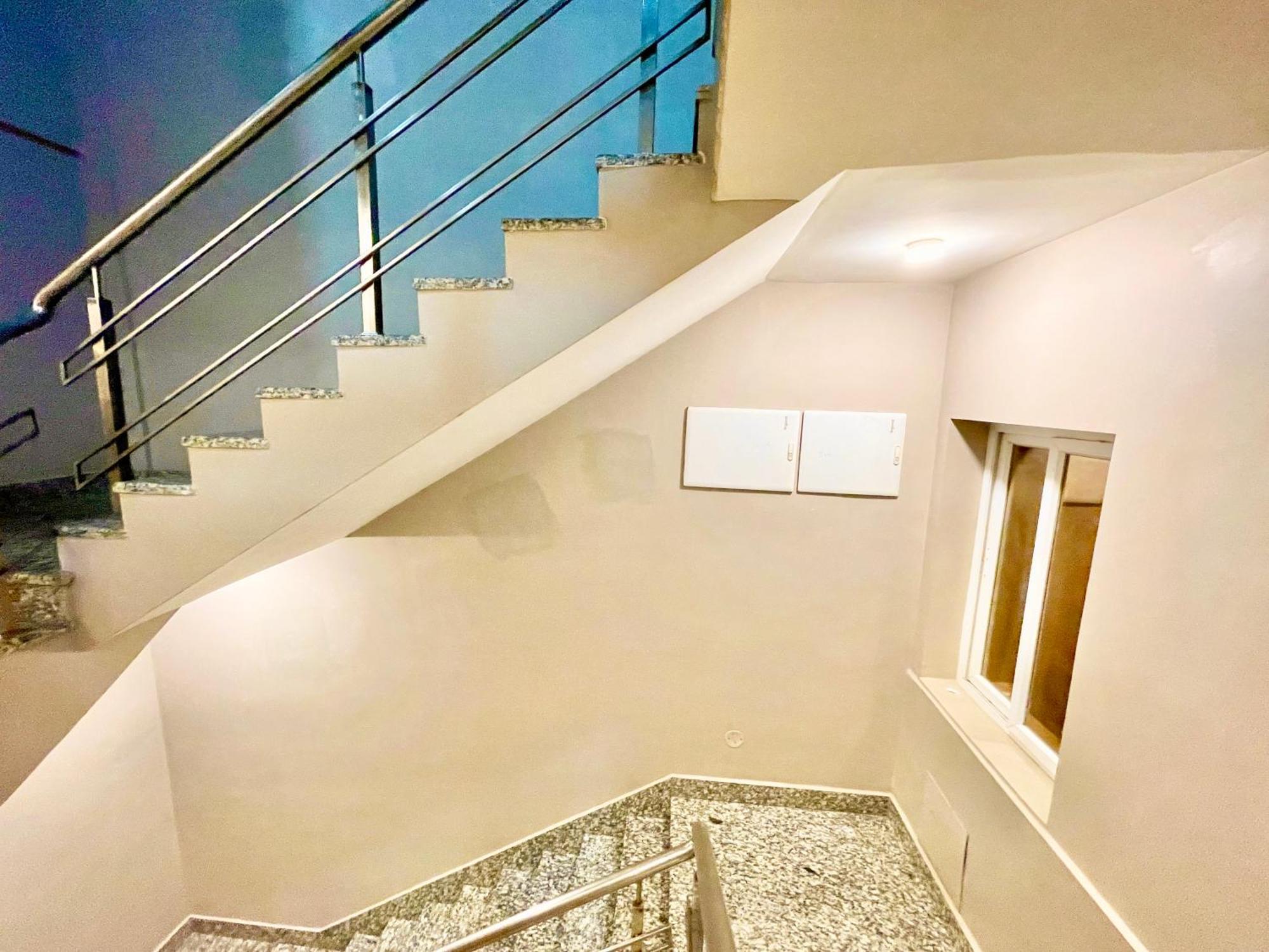 Hotel Rb International ! Puri Near-Sea-Beach-And-Temple Fully-Air-Conditioned-Hotel With-Lift-And-Card Payment Accepted-Parking-Facility, Best Hotel In 普里 外观 照片