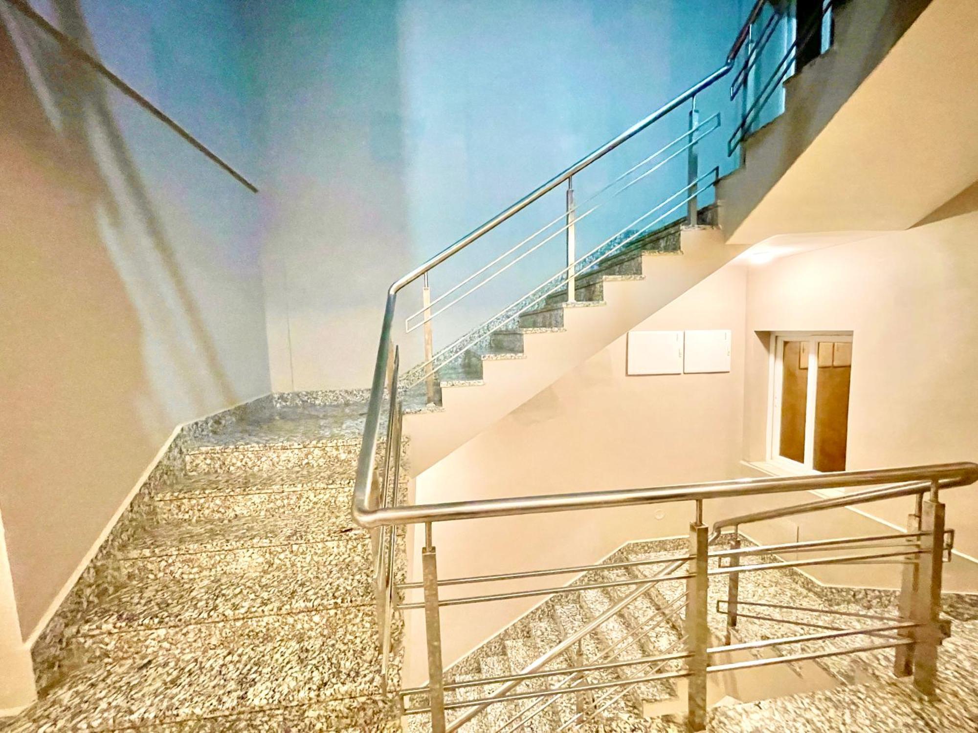 Hotel Rb International ! Puri Near-Sea-Beach-And-Temple Fully-Air-Conditioned-Hotel With-Lift-And-Card Payment Accepted-Parking-Facility, Best Hotel In 普里 外观 照片