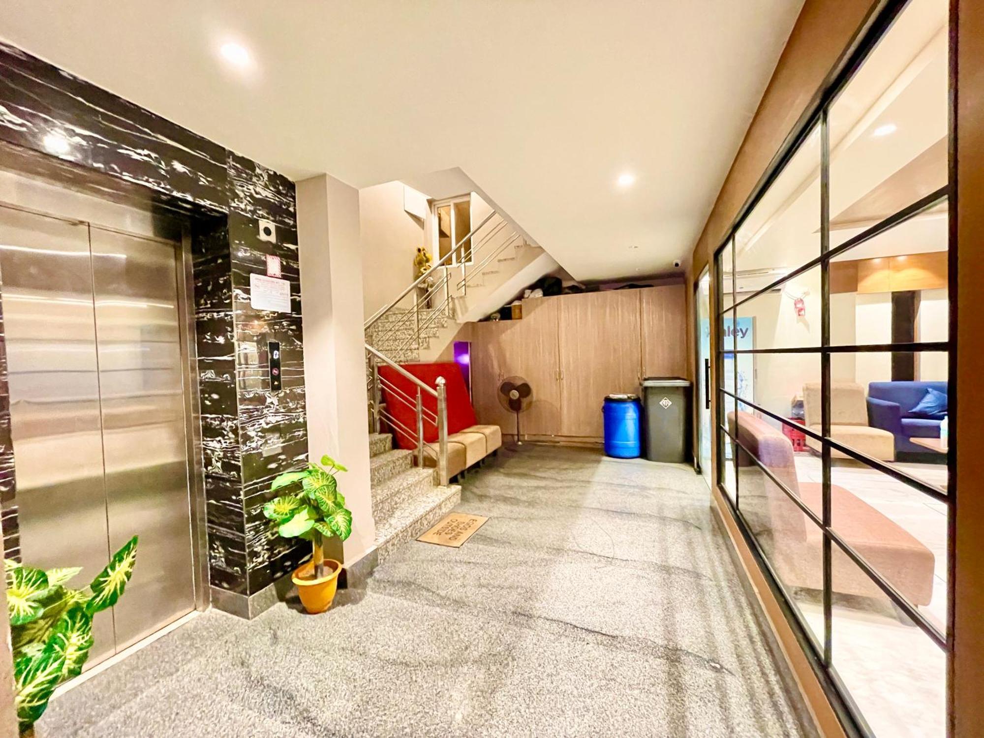Hotel Rb International ! Puri Near-Sea-Beach-And-Temple Fully-Air-Conditioned-Hotel With-Lift-And-Card Payment Accepted-Parking-Facility, Best Hotel In 普里 外观 照片